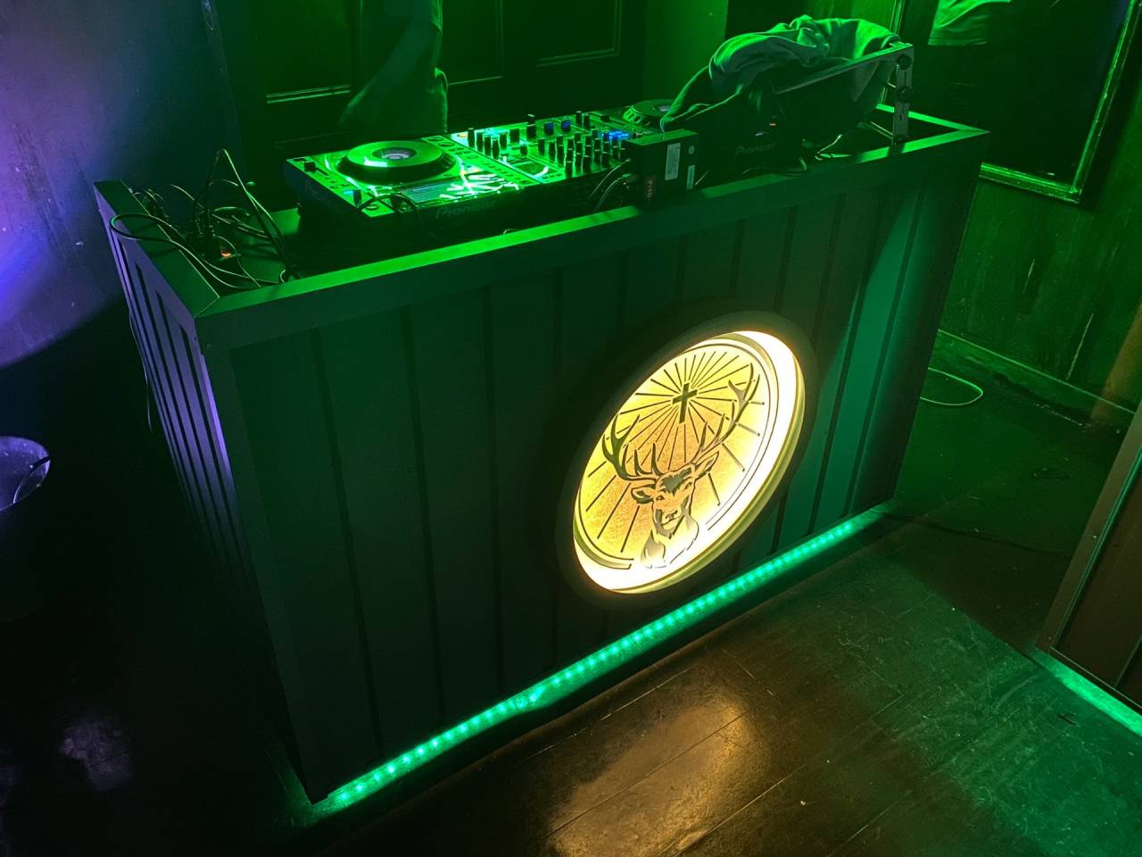 大阪市内ナイトクラブ　DJ ブース製作